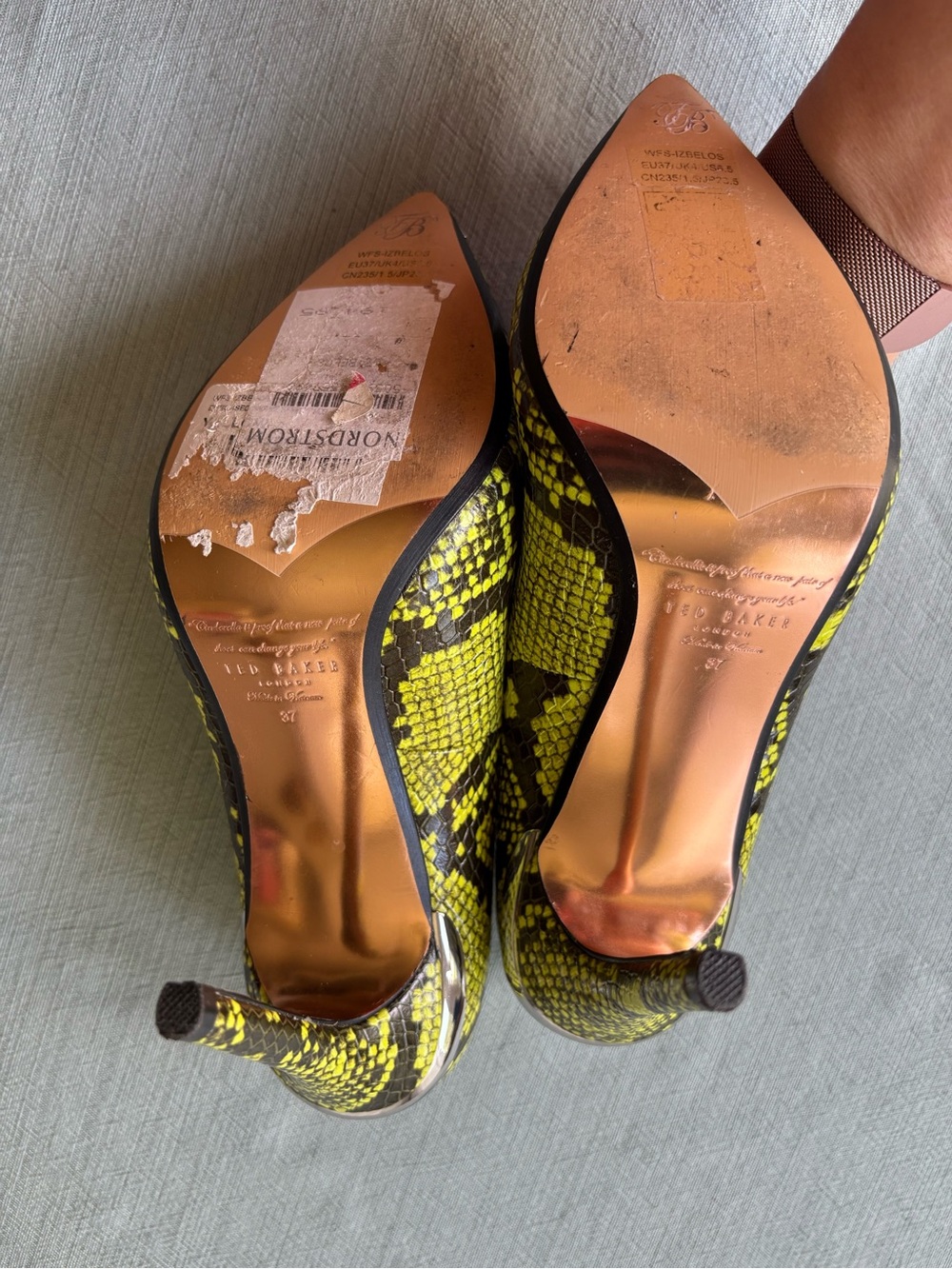 Ted Baker London Izbelos Snake Print Neon yellow black silver pumps 37 - Picture 6 of 10
